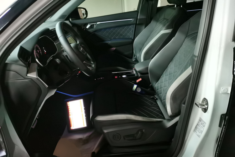 奥迪Q3 2024款 35 TFSI 时尚动感型中控内饰19