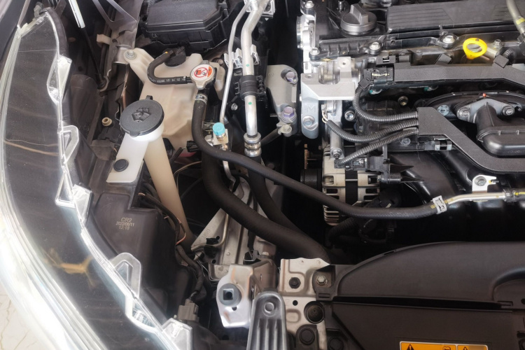 丰田 卡罗拉锐放 2022款 2.0L 先锋版机舱底盘25