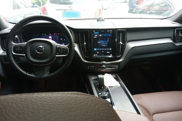 沃尔沃XC60 2025款 B5 四驱智逸豪华版中控内饰7002