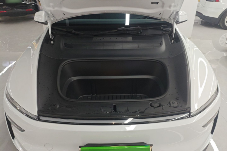 特斯拉 Model Y 2025款 长续航全轮驱动 首发版机舱底盘24