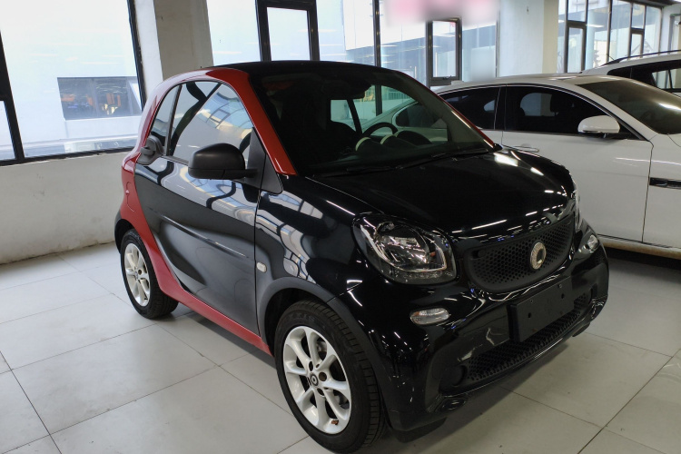smart fortwo 2018款 1.0L 52千瓦硬顶灵动版 国V车身外观3