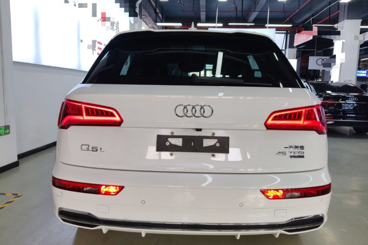 奥迪Q5L 2020款 45 TFSI 尊享运动型车身外观6