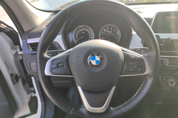 宝马X1 2018款 sDrive18Li 时尚型中控内饰13