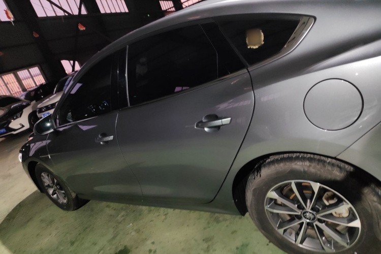 比亚迪 秦PLUS 2024款 荣耀版 DM-i 55KM领先型车身外观4