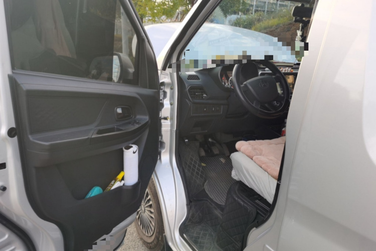 长安凯程 长安睿行M60 2023款 1.5L GDI舒适型客车6/7座中控内饰20