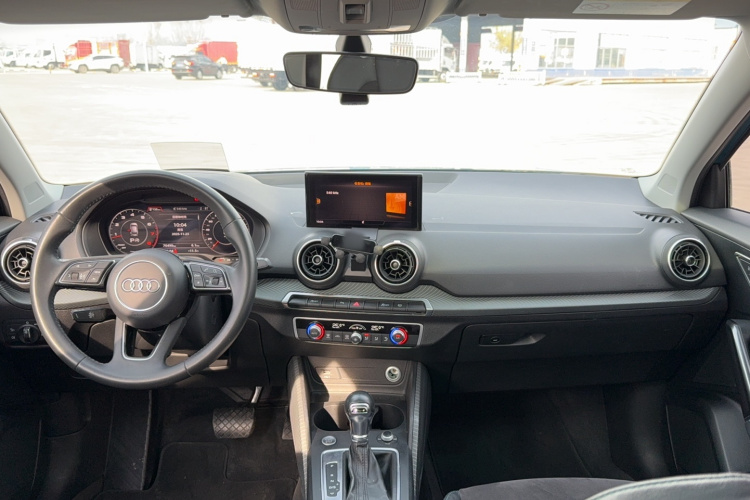 奥迪Q2L 2018款 35 TFSI 豪华致雅型 国V中控内饰7001