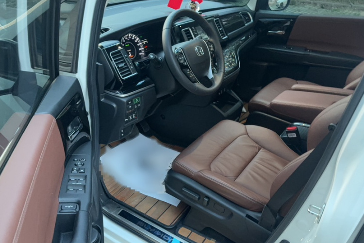 本田 艾力绅 2019款 2.0L 混动至尊版中控内饰7002