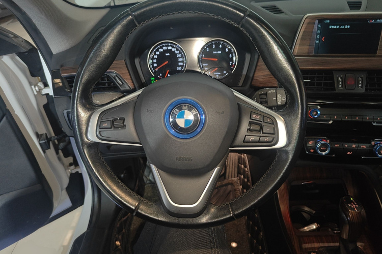 宝马X1 2019款 sDrive20Li 领先型中控内饰13