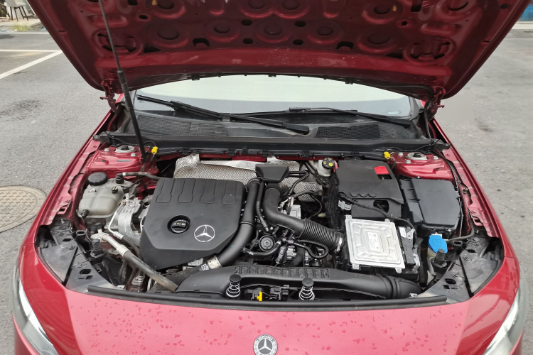 奔驰A级 2019款 A 180 L 运动轿车机舱底盘24