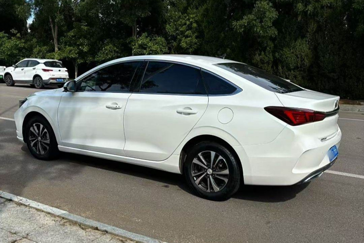 长安 逸动 2021款 PLUS 蓝鲸NE 1.4T GDI DCT尊贵型车身外观6003