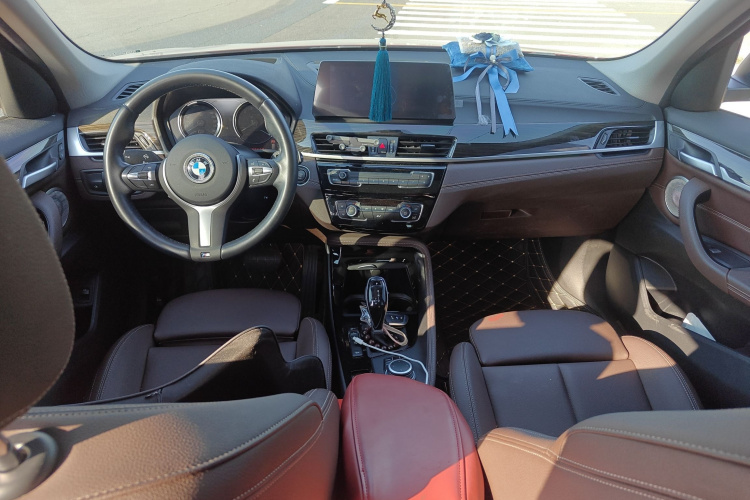 宝马X1 2021款 改款 xDrive25Li 尊享型中控内饰7002