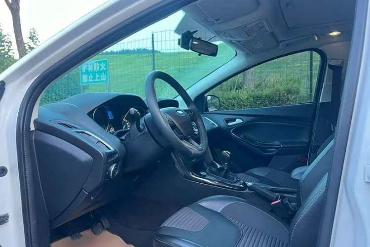 福特 福克斯 2017款 两厢 1.6L 手动风尚型智行版车身外观6007