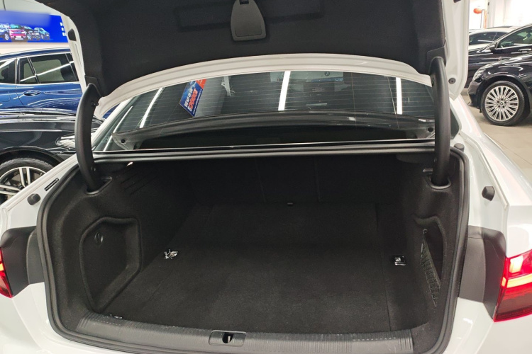 奥迪A4L 2024款 40 TFSI 时尚动感型机舱底盘23