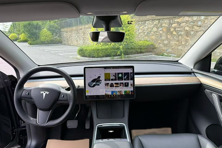 特斯拉 Model Y 2021款 标准续航后驱版中控内饰7001