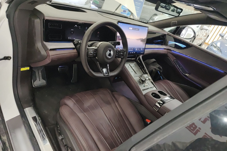 腾势Z9GT 2024款 1100四驱Ultra版中控内饰12