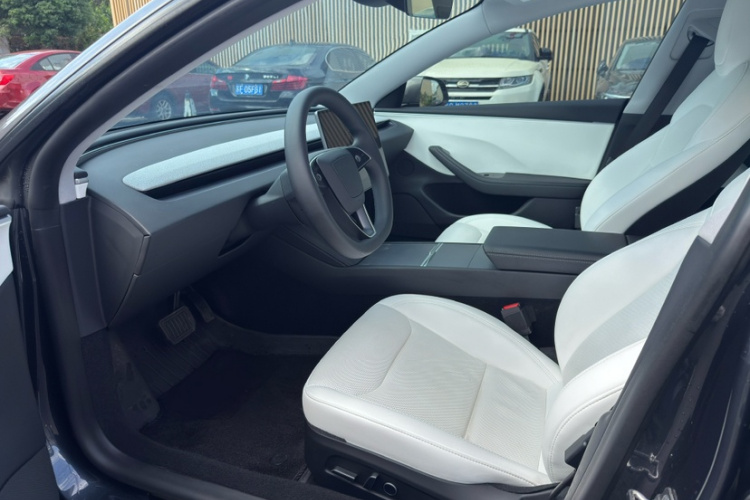 特斯拉 Model 3 2023款 长续航全轮驱动版中控内饰7003