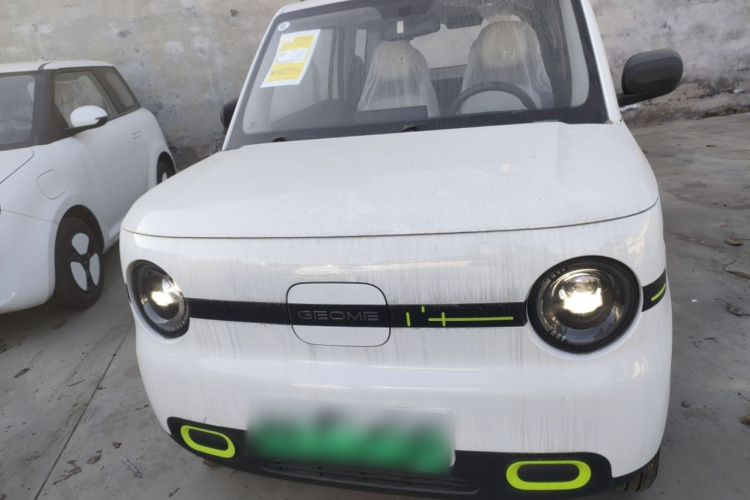 吉利银河 熊猫 2025款 210km 元气熊车身外观2