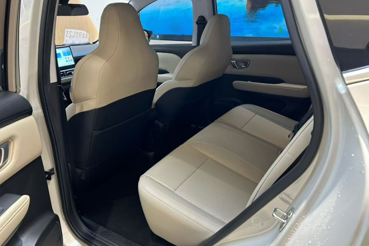 五菱汽车 五菱缤果PLUS 2024款 330km 五座版车身外观6001