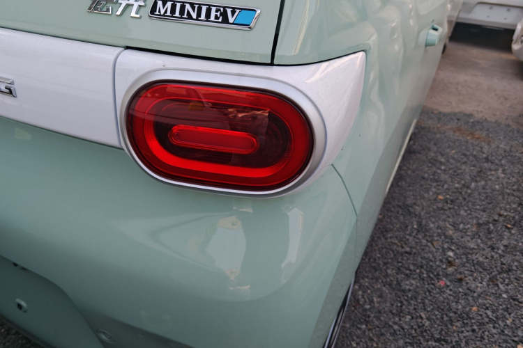 五菱汽车 宏光MINIEV 2024款 第三代 215km 青春版车身外观9