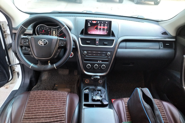 奔腾X80 2017款 1.8T 自动豪华型中控内饰12