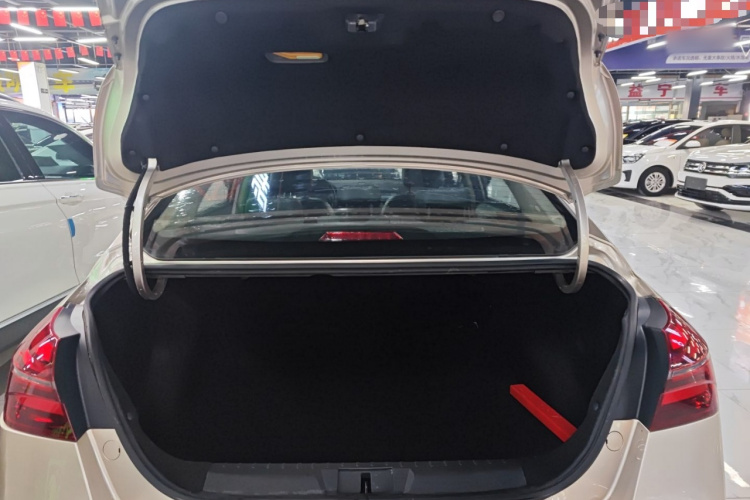 吉利汽车 帝豪 2018款 1.5L CVT向上互联版机舱底盘23