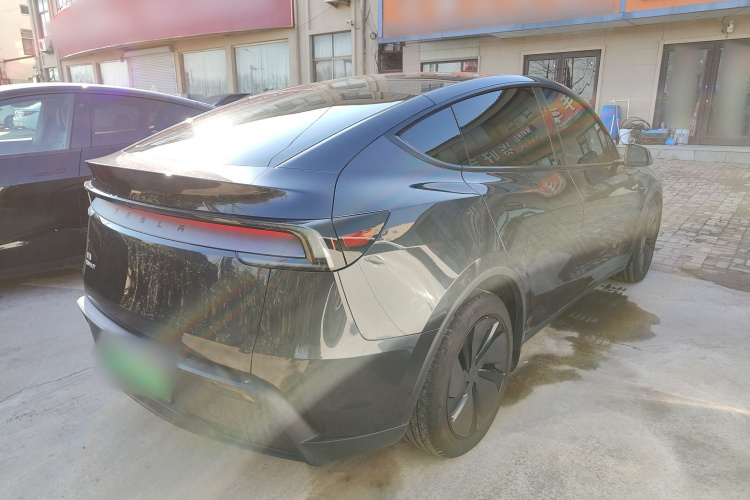 特斯拉 Model Y 2025款 后轮驱动版车身外观7