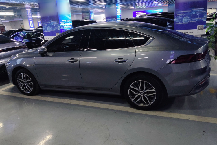 比亚迪 秦PLUS 2023款 冠军版 EV 420KM超越型车身外观4