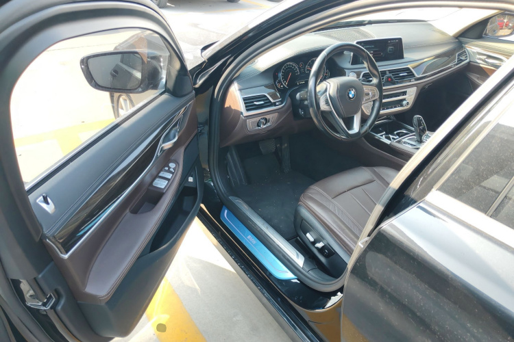 宝马7系 2017款 730Li 领先型中控内饰7003