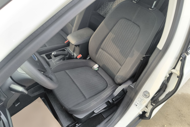 福特 福克斯 2019款 两厢 1.5L 手动锋跃型 国V局部细节19