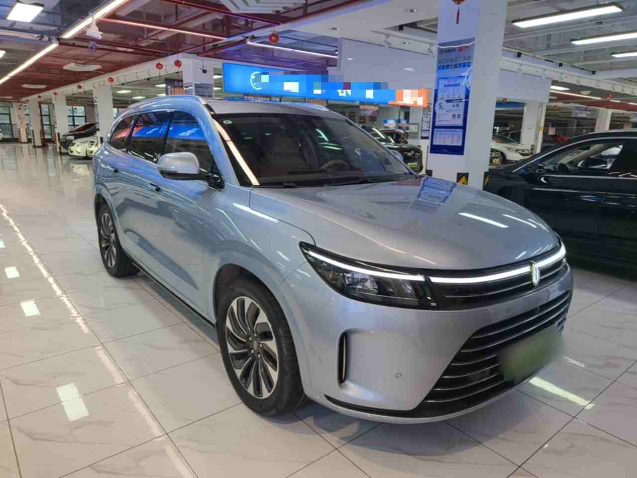 车辆右前45度视角外观