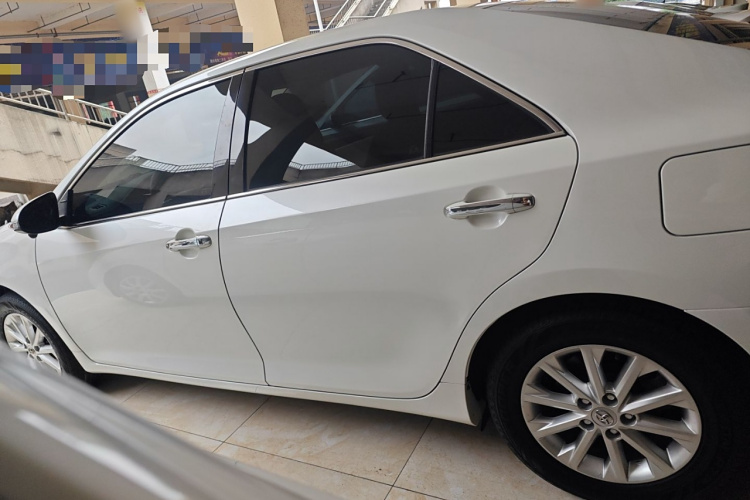 丰田 凯美瑞 2016款 2.0E 十周年纪念精英版车身外观4