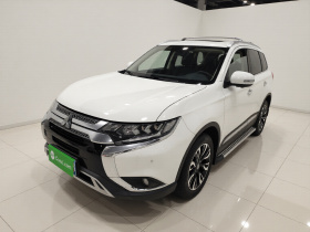 三菱 欧蓝德 2019款 2.4L 四驱致享版 7座 国VI