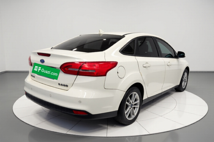 福特 福克斯 2017款 三厢 1.6L 手动风尚型智行版车身外观7