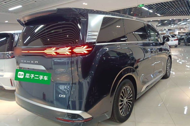 腾势D9 2022款 EV 600 四驱旗舰型车身外观7