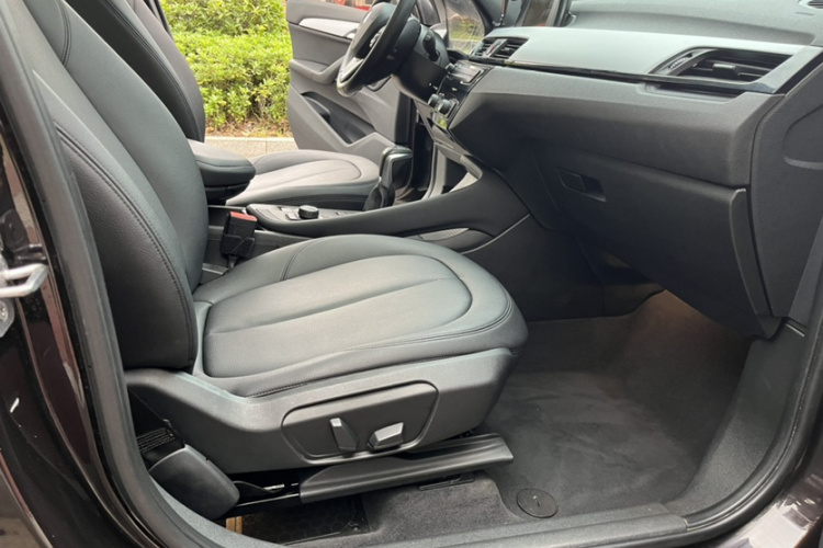 宝马X1 2016款 sDrive18Li 尊享型中控内饰7001