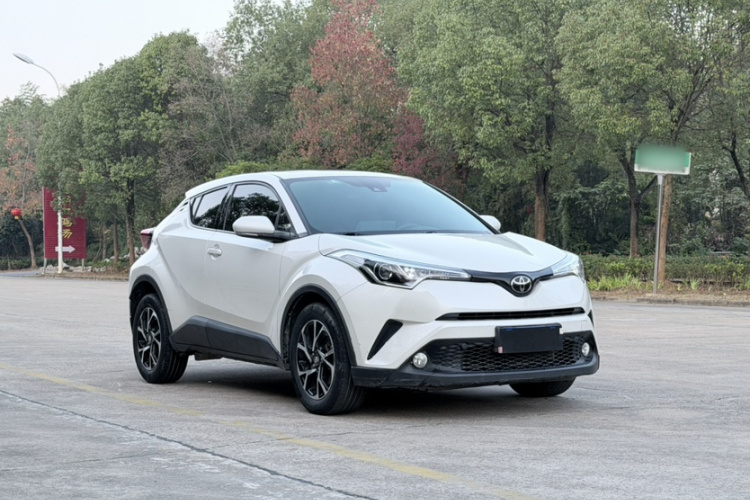 丰田C-HR 2018款 2.0L 领先天窗版 国V车身外观6002