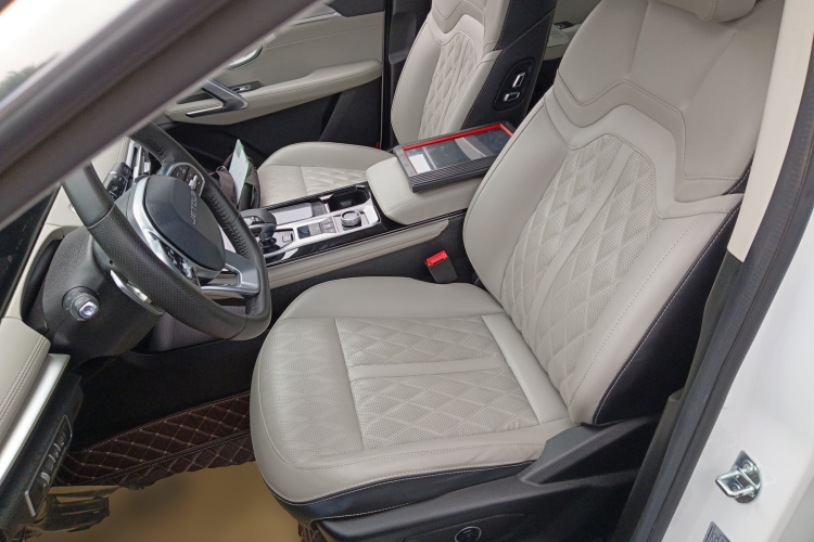 捷途X70 2023款 诸葛 2.0T DCT卧龙 7座局部细节19