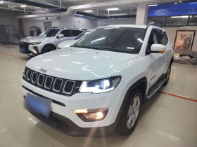 Jeep 指南者 2020款 220T 自动精英版