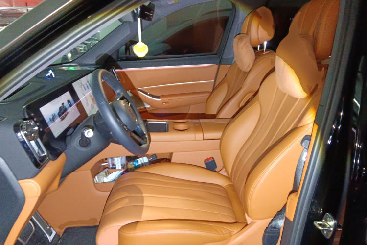 鸿蒙智行 问界M8 2025款 增程 Max+版 53.4kWh 6座版中控内饰19