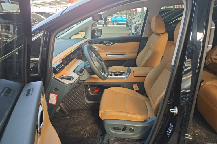 广汽传祺 传祺E8 2024款 荣耀系列 2.0L 荣耀版中控内饰19