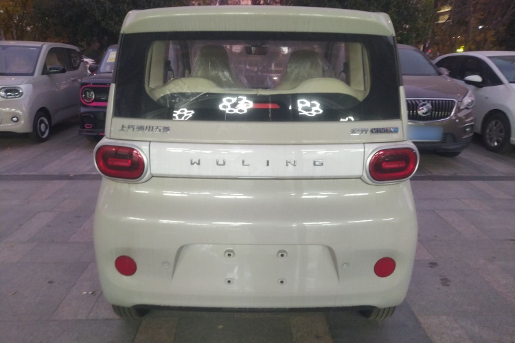 五菱汽车 宏光MINIEV 2024款 第三代 215km 青春版车身外观6