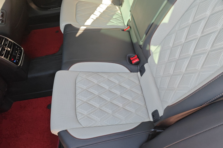 大众 迈腾 2023款 200万辆纪念版 380TSI DSG旗舰型中控内饰21