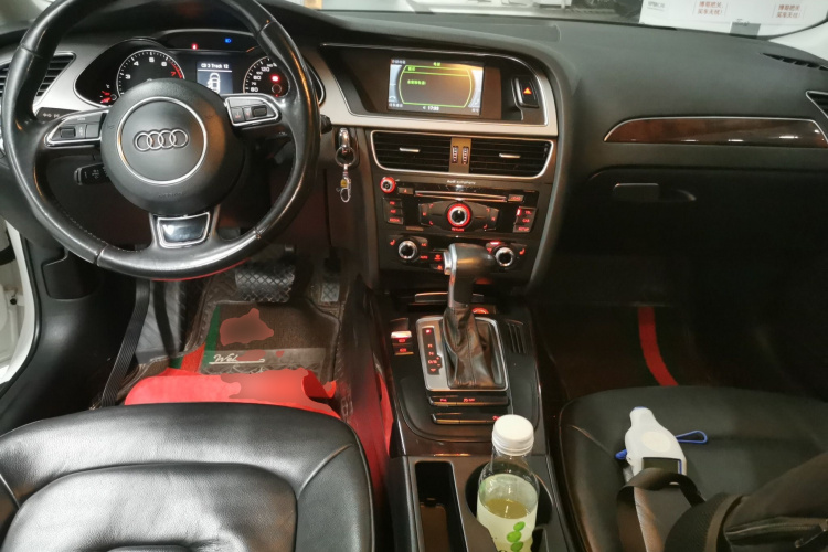 奥迪A4L 2015款 35 TFSI 自动舒适型中控内饰12