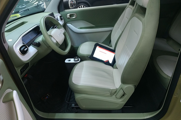 吉利银河 2025款 210km 熊猫骑士中控内饰19