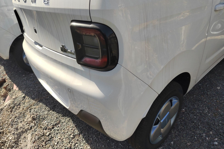 吉利银河 2024款 熊猫mini 200km 耐力熊车身外观9