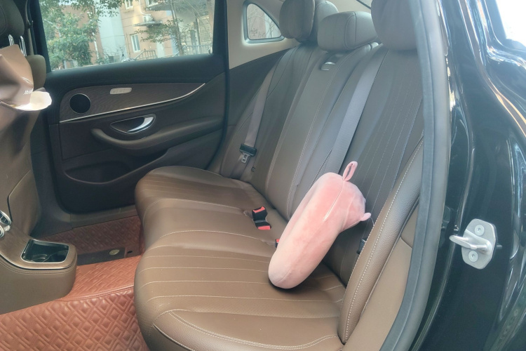 奔驰E级 2022款 改款二 E 260 L中控内饰21