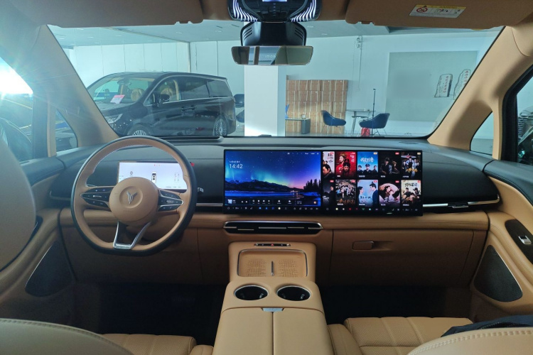 岚图汽车 岚图梦想家 2025款 PHEV 四驱尊贵鲲鹏版中控内饰12