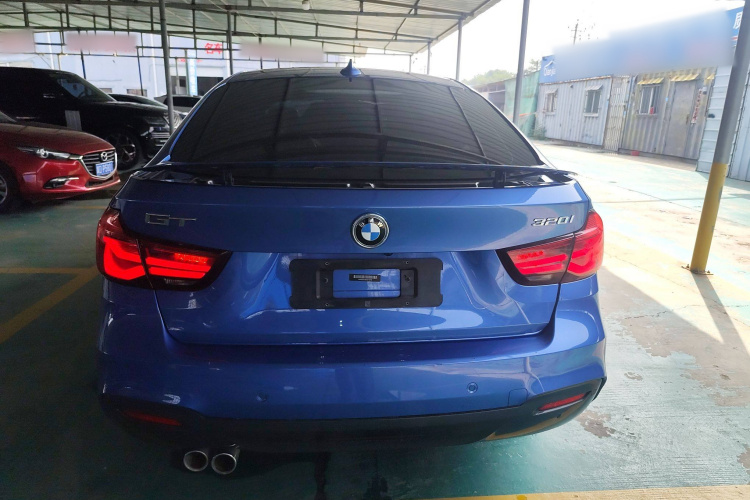 宝马3系GT 2020款 320i M运动套装车身外观6