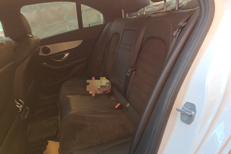 奔驰C级 2019款 C 260 运动版中控内饰21