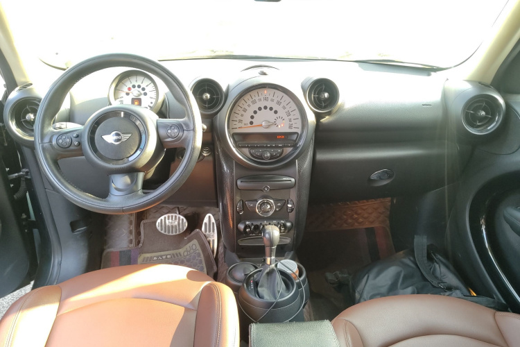 MINI Countryman 2014款 1.6L COOPER Fun中控内饰7002
